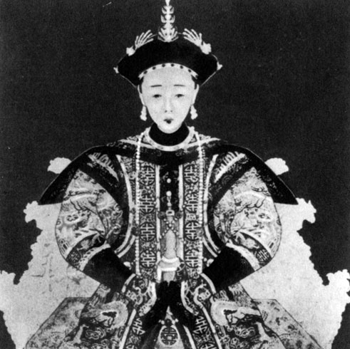 Вдовствующая императрица Цыань в официальном одеянии 