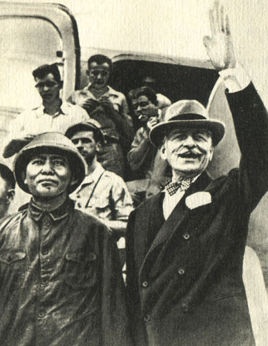 Прибытие Мао Цзэдуна с послом П. Хэрли в Чунцин. Август 1945 г.