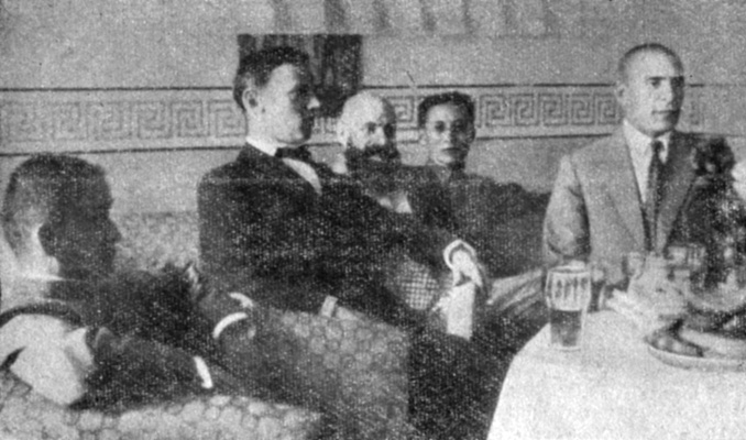 Рис. 2. В. К. Блюхер на приеме у Сунь Ят-сена. Гуанчжоу, конец октября 1924 г.
